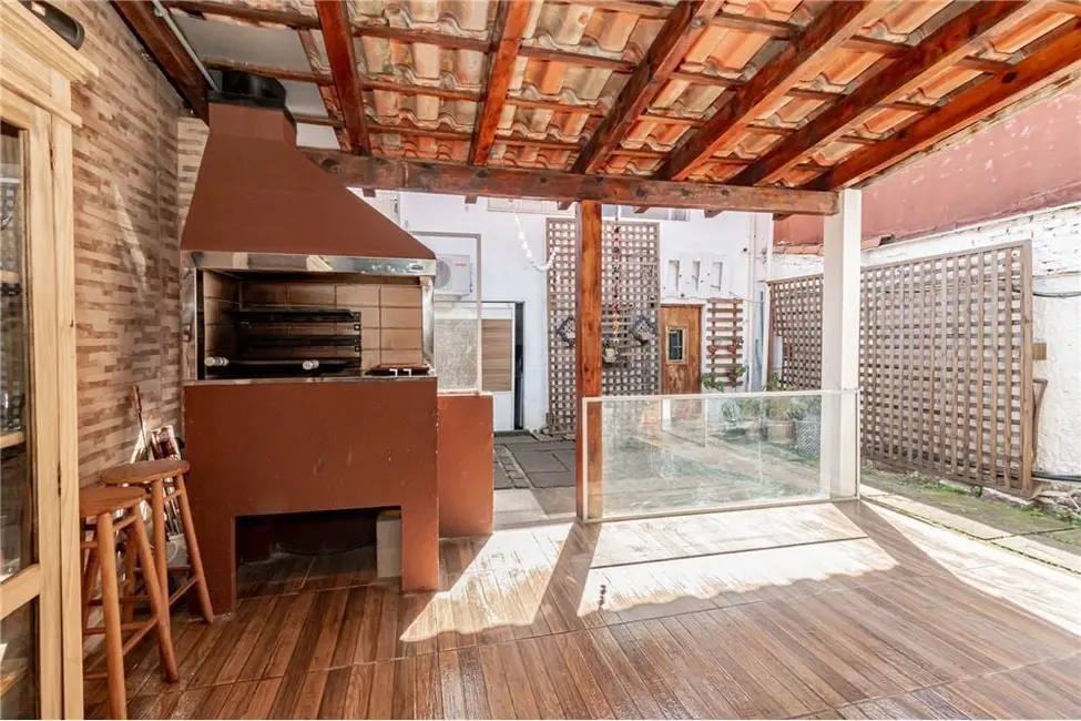 Casa com 3 quartos à venda, 151m2 em Petrópolis, Porto Alegre - RS - imagem 2 Foto 2 de Casa com 3 quartos à venda, 151m2 em Petrópolis, Porto Alegre - RS