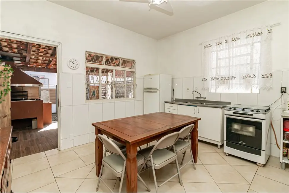 Casa com 3 quartos à venda, 151m2 em Petrópolis, Porto Alegre - RS - imagem 3 Foto 3 de Casa com 3 quartos à venda, 151m2 em Petrópolis, Porto Alegre - RS