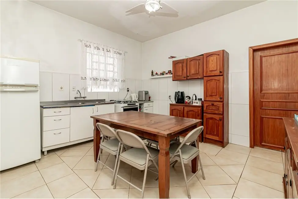 Casa com 3 quartos à venda, 151m2 em Petrópolis, Porto Alegre - RS - imagem 4 Foto 4 de Casa com 3 quartos à venda, 151m2 em Petrópolis, Porto Alegre - RS