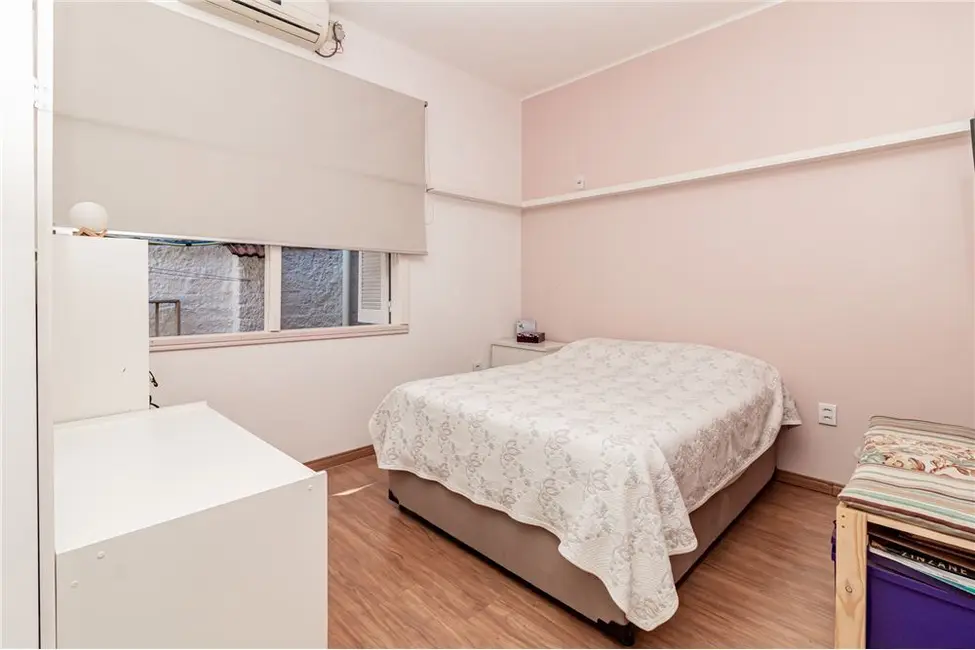 Casa com 3 quartos à venda, 151m2 em Petrópolis, Porto Alegre - RS - imagem 6 Foto 6 de Casa com 3 quartos à venda, 151m2 em Petrópolis, Porto Alegre - RS