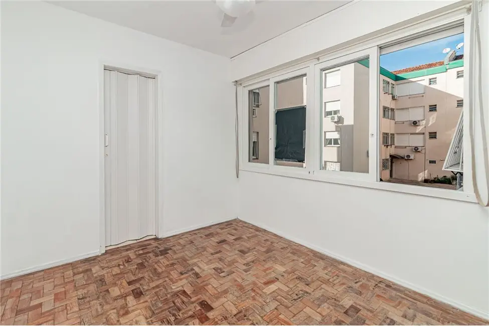 Apartamento com 1 quarto à venda, 32m2 em Passo da Areia, Porto Alegre - RS - imagem 4 Foto 4 de Apartamento com 1 quarto à venda, 32m2 em Passo da Areia, Porto Alegre - RS