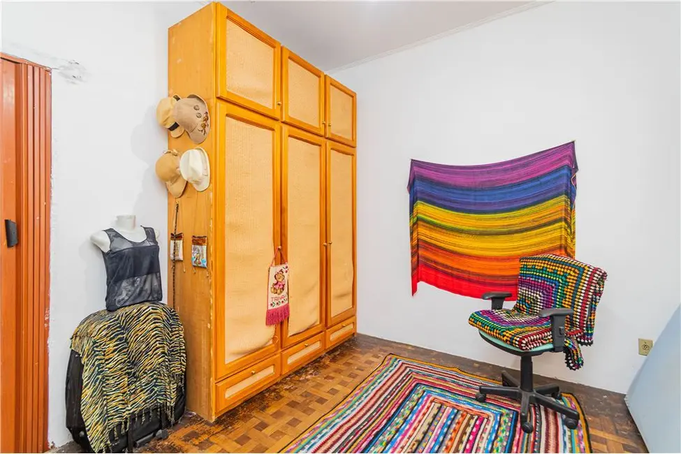 Foto 7 de Casa com 4 quartos à venda, 200m2 em Santa Cecília, Porto Alegre - RS