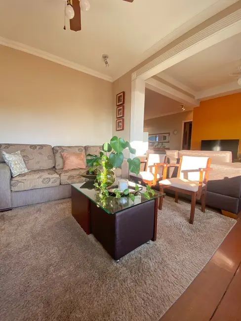 Apartamento com 3 quartos à venda, 170m2 em Independência, Porto Alegre - RS - imagem 3 Foto 3 de Apartamento com 3 quartos à venda, 170m2 em Independência, Porto Alegre - RS