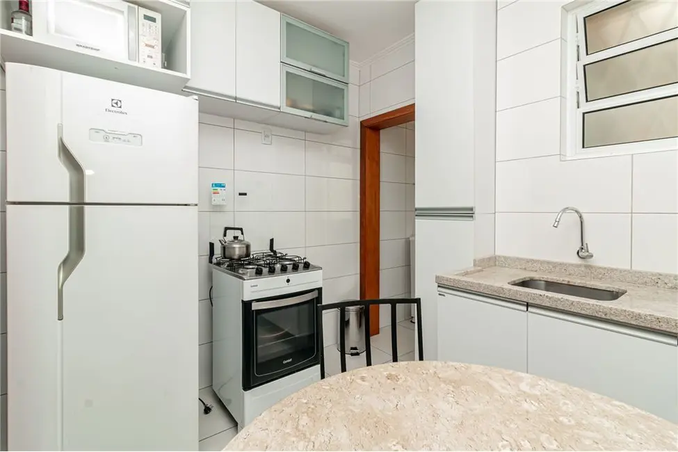 Apartamento com 2 quartos à venda, 49m2 em Santo Antônio, Porto Alegre - RS - imagem 7 Foto 7 de Apartamento com 2 quartos à venda, 49m2 em Santo Antônio, Porto Alegre - RS