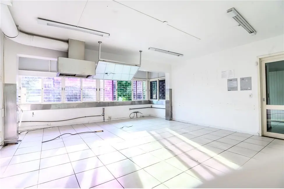 Casa com 6 quartos à venda, 900m2 em Passo da Areia, Porto Alegre - RS - imagem 5 Foto 5 de Casa com 6 quartos à venda, 900m2 em Passo da Areia, Porto Alegre - RS