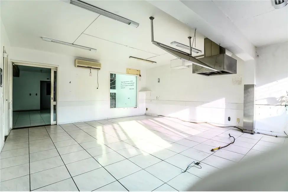 Casa com 6 quartos à venda, 900m2 em Passo da Areia, Porto Alegre - RS - imagem 3 Foto 3 de Casa com 6 quartos à venda, 900m2 em Passo da Areia, Porto Alegre - RS