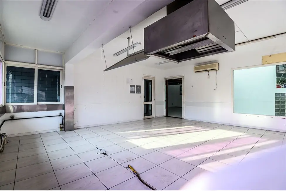 Casa com 6 quartos à venda, 900m2 em Passo da Areia, Porto Alegre - RS - imagem 4 Foto 4 de Casa com 6 quartos à venda, 900m2 em Passo da Areia, Porto Alegre - RS