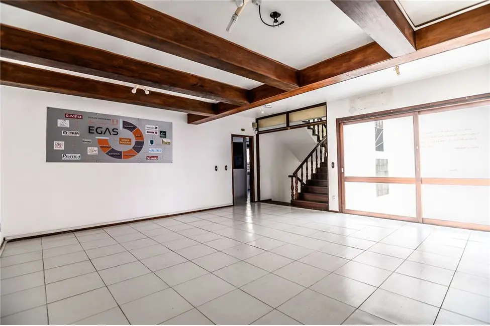 Casa com 6 quartos à venda, 900m2 em Passo da Areia, Porto Alegre - RS - imagem 6 Foto 6 de Casa com 6 quartos à venda, 900m2 em Passo da Areia, Porto Alegre - RS