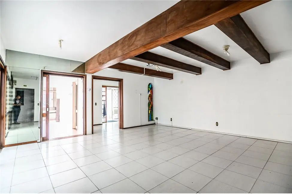 Casa com 6 quartos à venda, 900m2 em Passo da Areia, Porto Alegre - RS - imagem 7 Foto 7 de Casa com 6 quartos à venda, 900m2 em Passo da Areia, Porto Alegre - RS