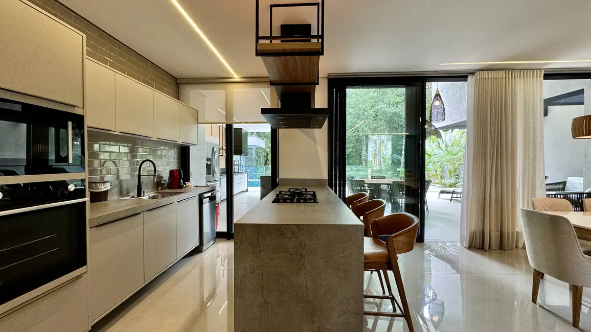 Casa com 6 quartos à venda, 493m2 em Riviera de São Lourenço, Bertioga - SP - imagem 3 Foto 3 de Casa com 6 quartos à venda, 493m2 em Riviera de São Lourenço, Bertioga - SP