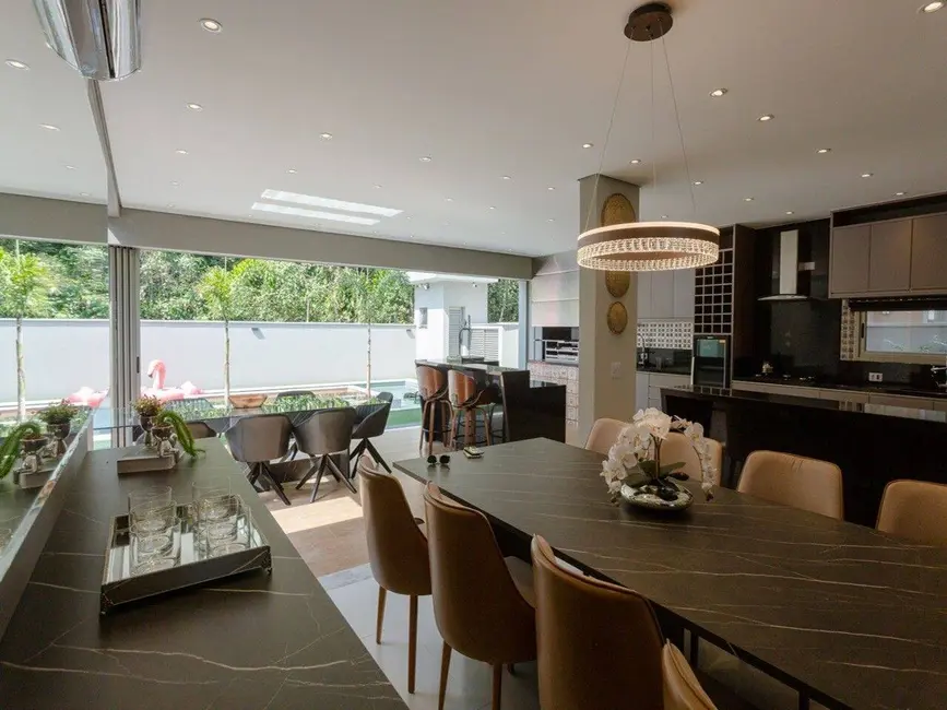 Foto 2 de Casa com 5 quartos à venda, 323m2 em Riviera de São Lourenço, Bertioga - SP