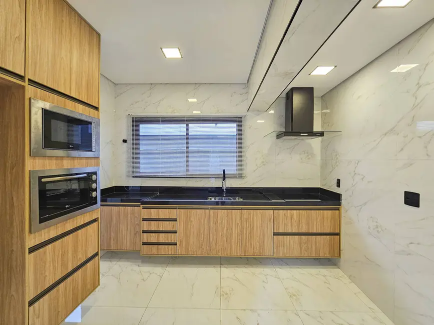 Casa com 5 quartos à venda, 273m2 em Riviera de São Lourenço, Bertioga - SP - imagem 4 Foto 4 de Casa com 5 quartos à venda, 273m2 em Riviera de São Lourenço, Bertioga - SP