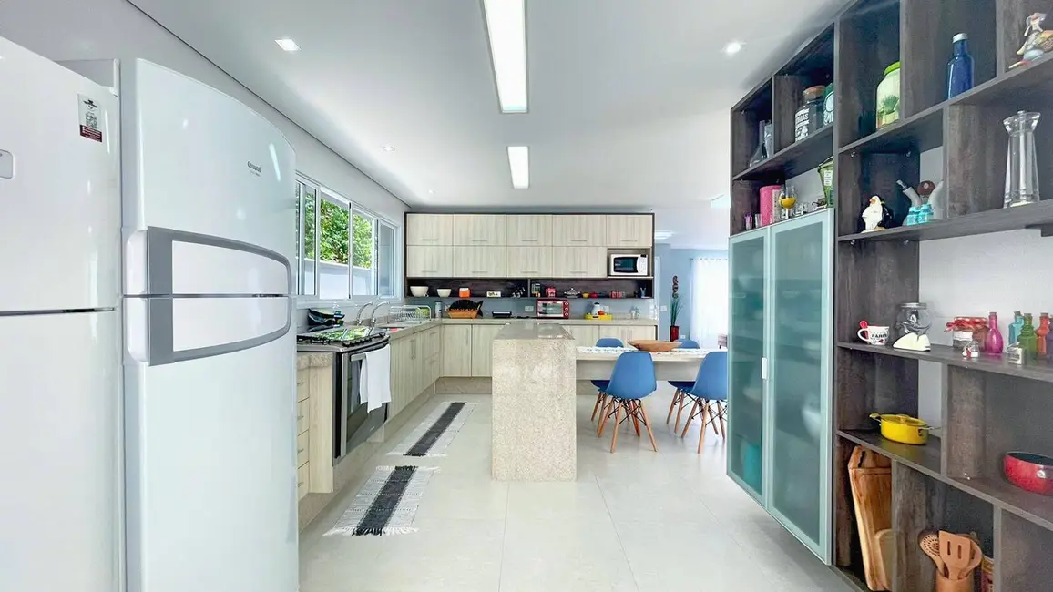 Casa com 6 quartos à venda, 250m2 em Riviera de São Lourenço, Bertioga - SP - imagem 3 Foto 3 de Casa com 6 quartos à venda, 250m2 em Riviera de São Lourenço, Bertioga - SP