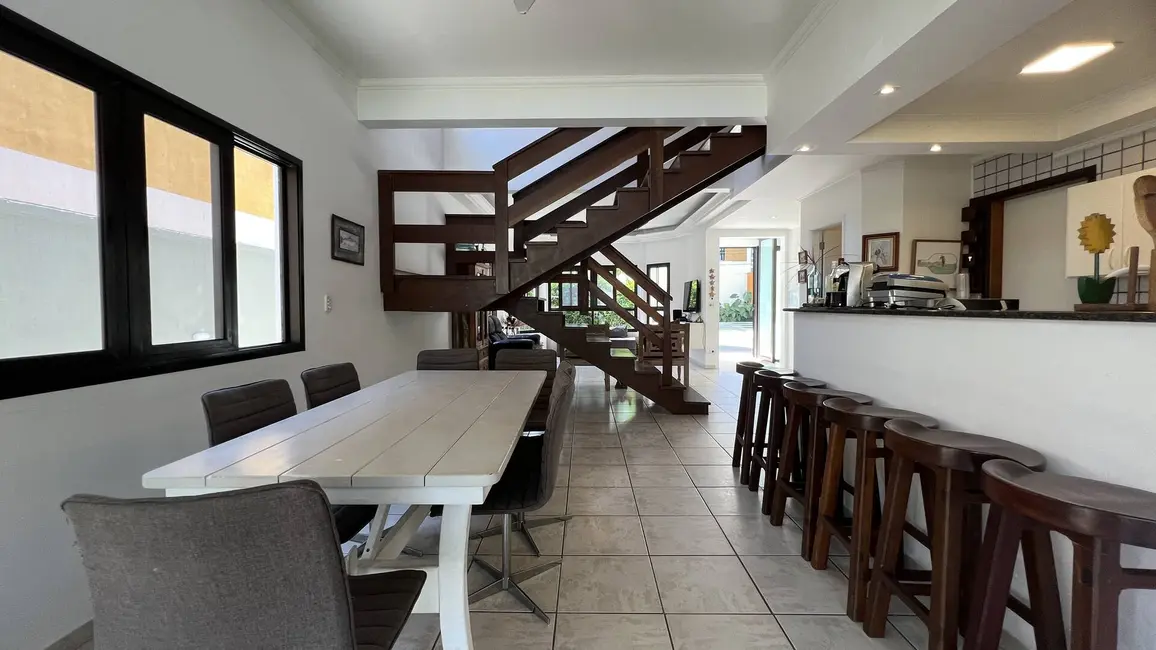 Foto 5 de Casa com 5 quartos à venda, 300m2 em Riviera de São Lourenço, Bertioga - SP