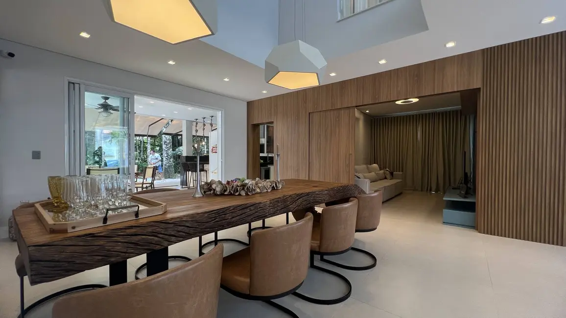 Casa com 5 quartos à venda, 320m2 em Riviera de São Lourenço, Bertioga - SP - imagem 6 Foto 6 de Casa com 5 quartos à venda, 320m2 em Riviera de São Lourenço, Bertioga - SP