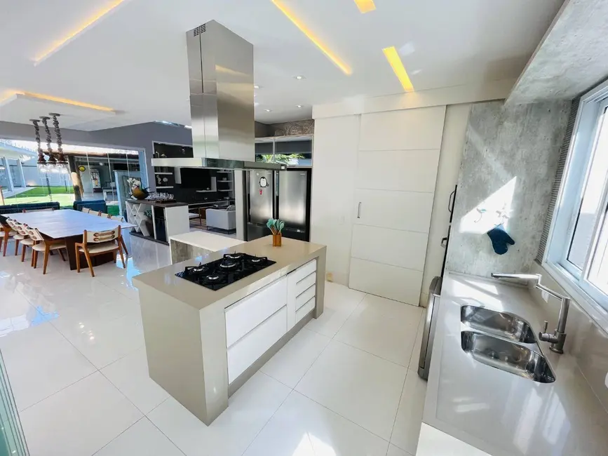 Casa com 7 quartos à venda, 657m2 em Riviera de São Lourenço, Bertioga - SP - imagem 9 Foto 9 de Casa com 7 quartos à venda, 657m2 em Riviera de São Lourenço, Bertioga - SP