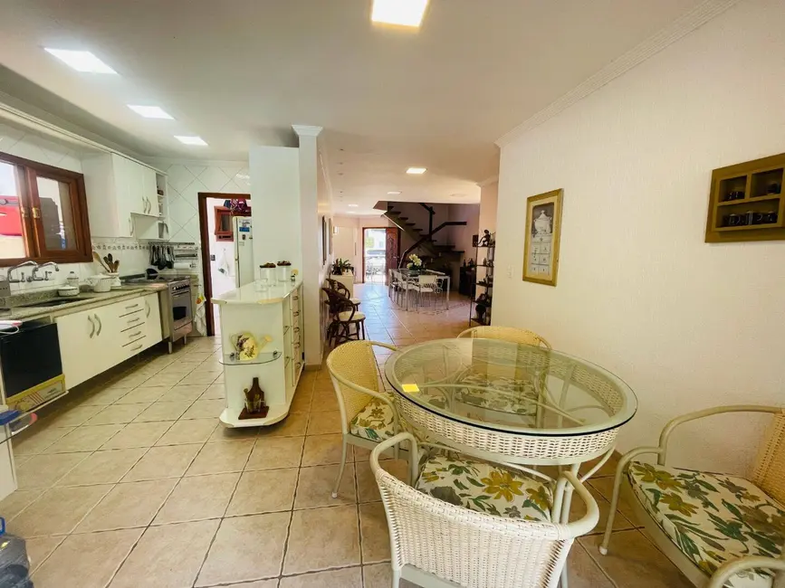 Foto 6 de Casa com 3 quartos à venda, 300m2 em Riviera de São Lourenço, Bertioga - SP