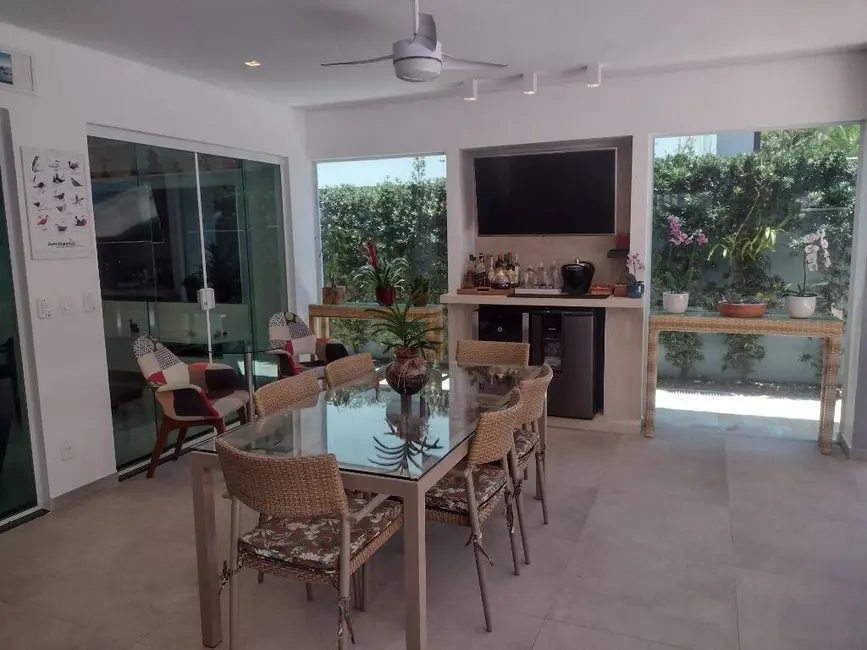 Casa com 4 quartos à venda, 300m2 em Riviera de São Lourenço, Bertioga - SP - imagem 3 Foto 3 de Casa com 4 quartos à venda, 300m2 em Riviera de São Lourenço, Bertioga - SP