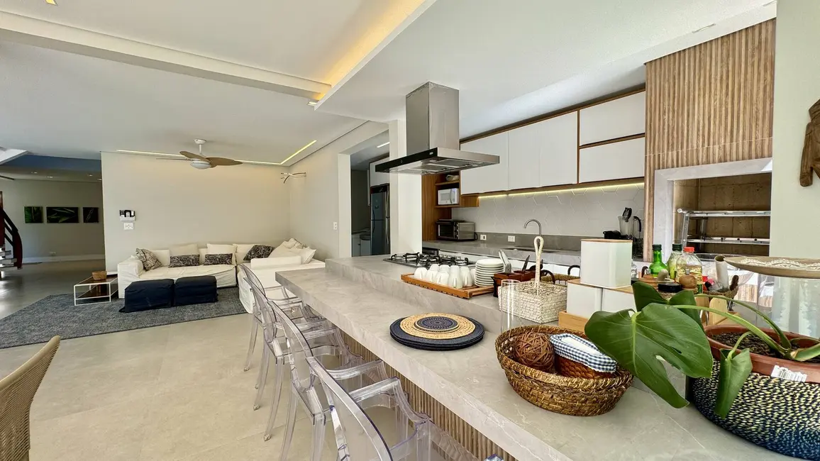 Foto 3 de Casa com 5 quartos à venda, 320m2 em Riviera de São Lourenço, Bertioga - SP