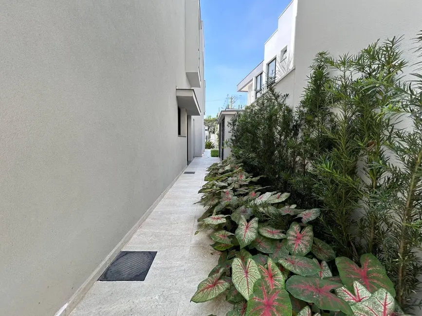 Casa com 6 quartos à venda, 400m2 em Riviera de São Lourenço, Bertioga - SP - imagem 8 Foto 8 de Casa com 6 quartos à venda, 400m2 em Riviera de São Lourenço, Bertioga - SP