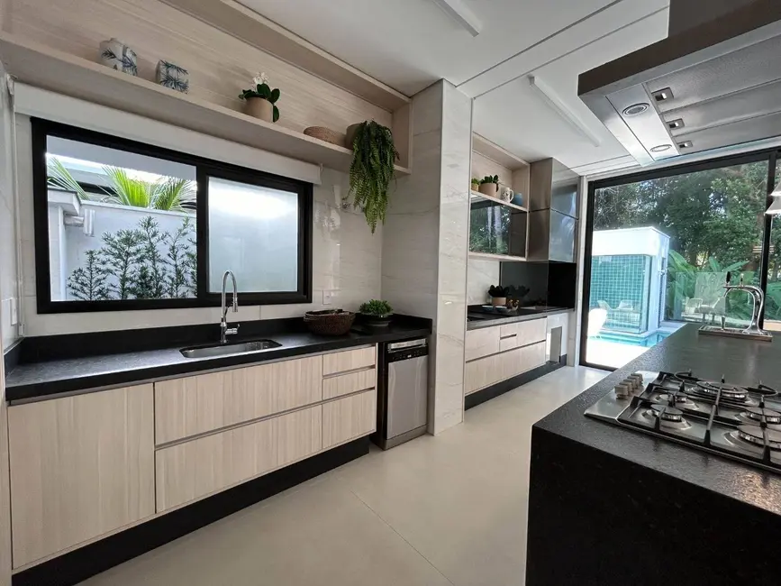 Casa com 6 quartos à venda, 400m2 em Riviera de São Lourenço, Bertioga - SP - imagem 9 Foto 9 de Casa com 6 quartos à venda, 400m2 em Riviera de São Lourenço, Bertioga - SP