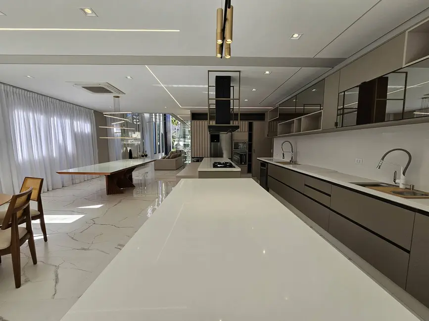 Foto 5 de Casa com 5 quartos à venda, 380m2 em Riviera de São Lourenço, Bertioga - SP