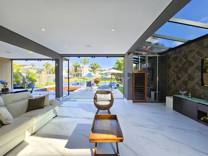 Casa com 7 quartos à venda, 544m2 em Riviera de São Lourenço, Bertioga - SP - imagem 6 Foto 6 de Casa com 7 quartos à venda, 544m2 em Riviera de São Lourenço, Bertioga - SP