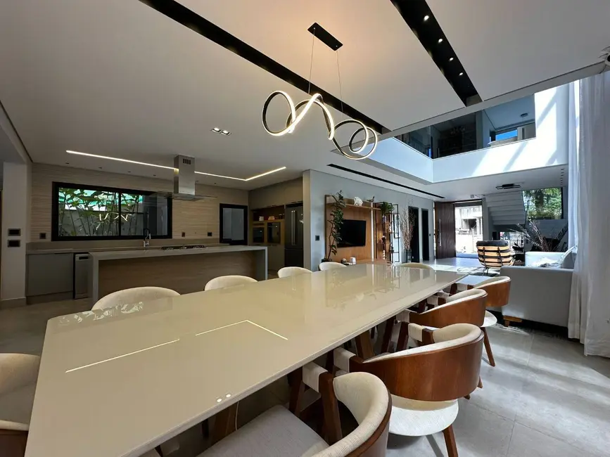 Casa com 6 quartos à venda, 400m2 em Riviera de São Lourenço, Bertioga - SP - imagem 6 Foto 6 de Casa com 6 quartos à venda, 400m2 em Riviera de São Lourenço, Bertioga - SP