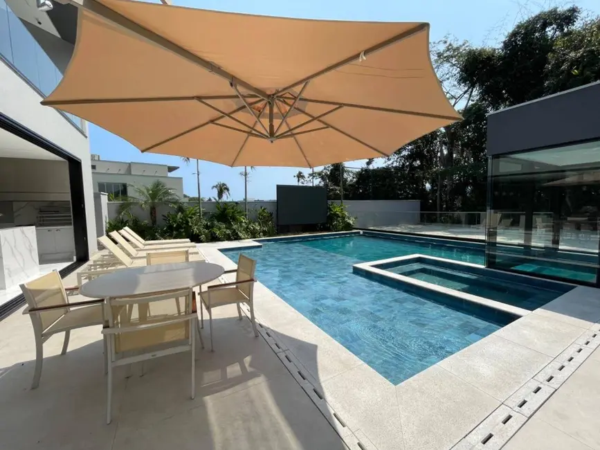 Casa com 7 quartos à venda, 1000m2 em Riviera de São Lourenço, Bertioga - SP - imagem 3 Foto 3 de Casa com 7 quartos à venda, 1000m2 em Riviera de São Lourenço, Bertioga - SP