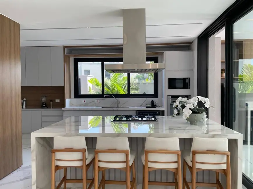 Casa com 7 quartos à venda, 1000m2 em Riviera de São Lourenço, Bertioga - SP - imagem 9 Foto 9 de Casa com 7 quartos à venda, 1000m2 em Riviera de São Lourenço, Bertioga - SP