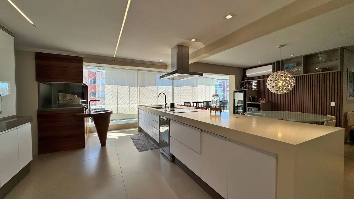 Apartamento com 5 quartos à venda, 244m2 em Riviera de São Lourenço, Bertioga - SP - imagem 4 Foto 4 de Apartamento com 5 quartos à venda, 244m2 em Riviera de São Lourenço, Bertioga - SP