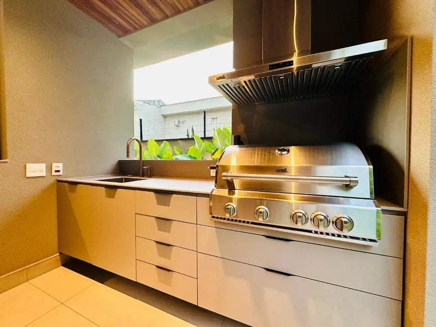 Casa com 5 quartos à venda, 487m2 em Riviera de São Lourenço, Bertioga - SP - imagem 4 Foto 4 de Casa com 5 quartos à venda, 487m2 em Riviera de São Lourenço, Bertioga - SP