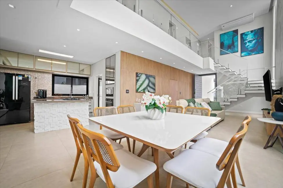 Foto 3 de Casa com 5 quartos à venda, 337m2 em Riviera de São Lourenço, Bertioga - SP