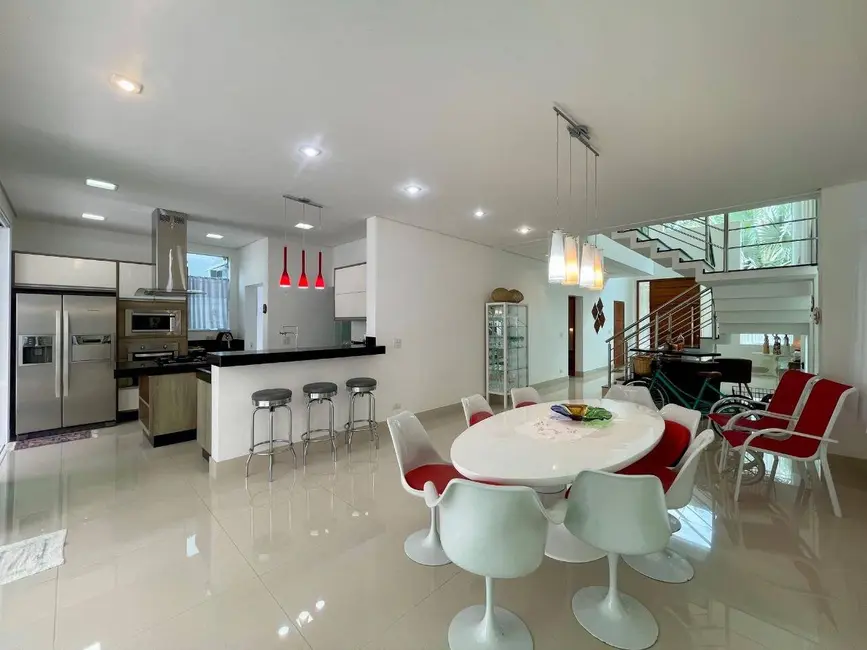 Casa com 5 quartos à venda, 302m2 em Riviera de São Lourenço, Bertioga - SP - imagem 4 Foto 4 de Casa com 5 quartos à venda, 302m2 em Riviera de São Lourenço, Bertioga - SP