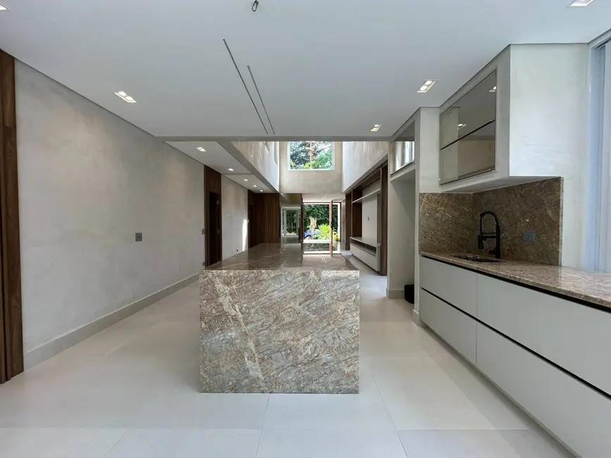 Casa com 4 quartos à venda, 317m2 em Riviera de São Lourenço, Bertioga - SP - imagem 5 Foto 5 de Casa com 4 quartos à venda, 317m2 em Riviera de São Lourenço, Bertioga - SP