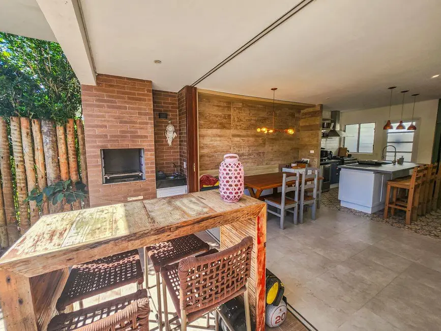 Casa com 4 quartos à venda, 232m2 em Riviera de São Lourenço, Bertioga - SP - imagem 7 Foto 7 de Casa com 4 quartos à venda, 232m2 em Riviera de São Lourenço, Bertioga - SP