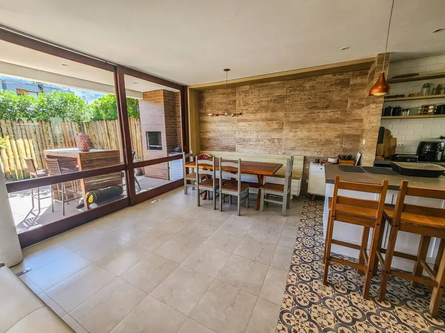 Foto 2 de Casa com 4 quartos à venda, 232m2 em Riviera de São Lourenço, Bertioga - SP