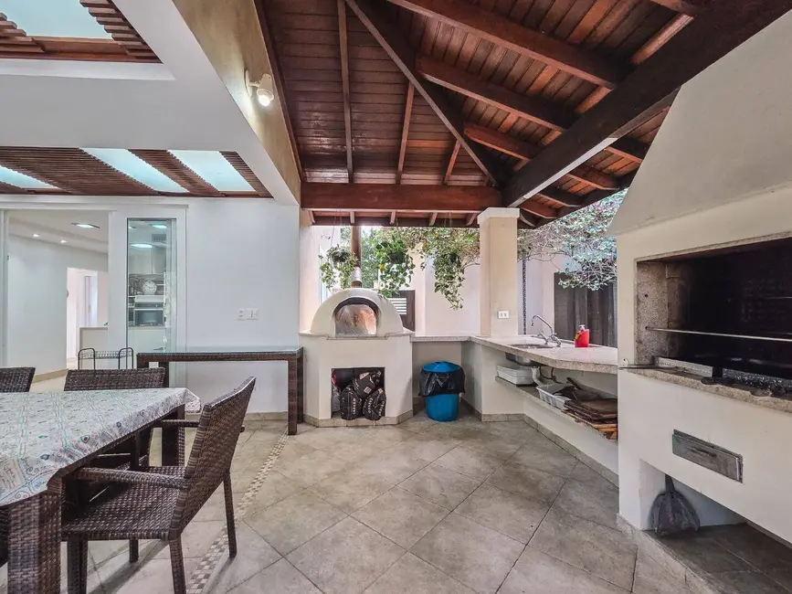 Casa com 4 quartos à venda, 504m2 em Riviera de São Lourenço, Bertioga - SP - imagem 6 Foto 6 de Casa com 4 quartos à venda, 504m2 em Riviera de São Lourenço, Bertioga - SP