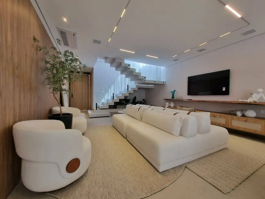 Casa com 6 quartos à venda, 362m2 em Riviera de São Lourenço, Bertioga - SP - imagem 5 Foto 5 de Casa com 6 quartos à venda, 362m2 em Riviera de São Lourenço, Bertioga - SP