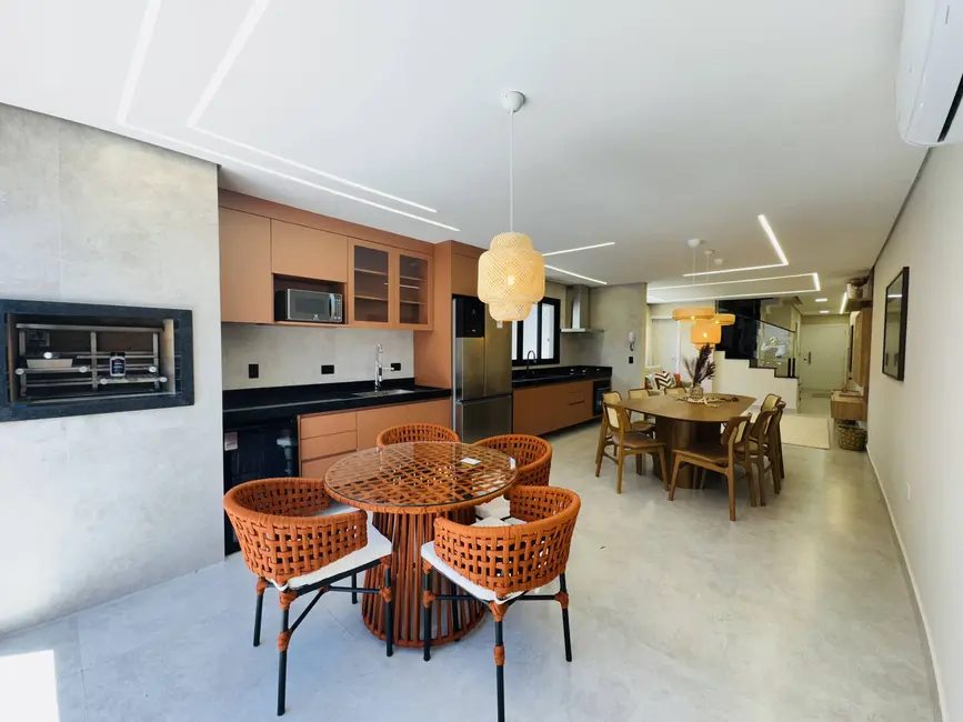 Foto 2 de Casa com 4 quartos à venda, 191m2 em Bertioga - SP