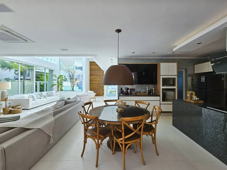 Foto 6 de Casa com 6 quartos à venda, 657m2 em Riviera de São Lourenço, Bertioga - SP