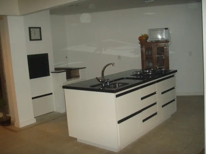 Casa com 2 quartos à venda, 250m2 em Praia do Estaleiro, Balneario Camboriu - SC - imagem 4 Foto 4 de Casa com 2 quartos à venda, 250m2 em Praia do Estaleiro, Balneario Camboriu - SC