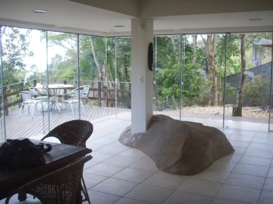 Casa com 2 quartos à venda, 250m2 em Praia do Estaleiro, Balneario Camboriu - SC - imagem 6 Foto 6 de Casa com 2 quartos à venda, 250m2 em Praia do Estaleiro, Balneario Camboriu - SC