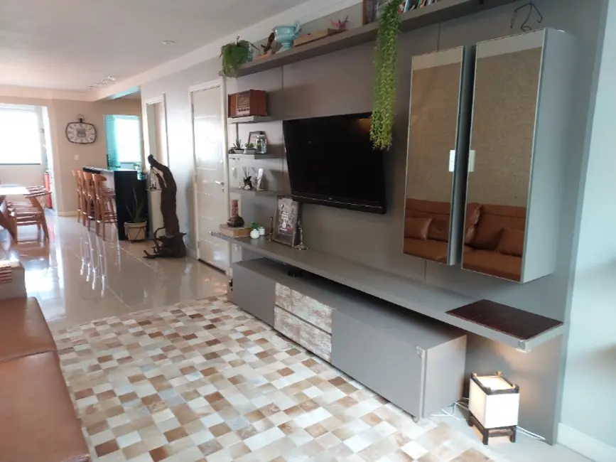 Apartamento com 2 quartos à venda, 102m2 em Centro, Balneario Camboriu - SC - imagem 4 Foto 4 de Apartamento com 2 quartos à venda, 102m2 em Centro, Balneario Camboriu - SC