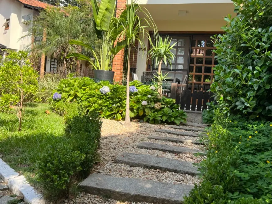 Foto 4 de Casa de Condomínio com 2 quartos à venda, 130m2 em Praia do Estaleirinho, Balneario Camboriu - SC