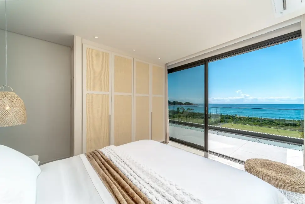 Casa com 4 quartos à venda, 458m2 em Praia do Estaleiro, Balneario Camboriu - SC - imagem 4 Foto 4 de Casa com 4 quartos à venda, 458m2 em Praia do Estaleiro, Balneario Camboriu - SC