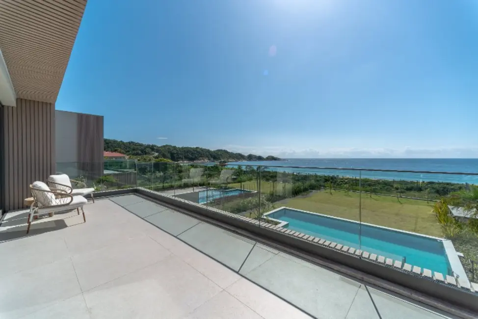Casa com 4 quartos à venda, 458m2 em Praia do Estaleiro, Balneario Camboriu - SC - imagem 3 Foto 3 de Casa com 4 quartos à venda, 458m2 em Praia do Estaleiro, Balneario Camboriu - SC
