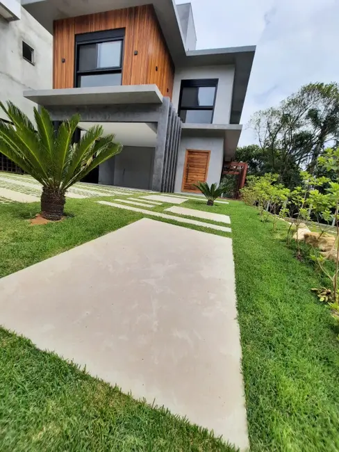Foto 2 de Casa de Condomínio com 3 quartos à venda, 258m2 em Praia das Taquaras, Balneario Camboriu - SC