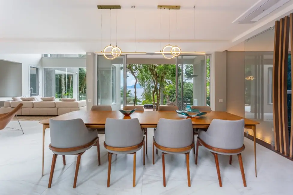 Casa de Condomínio com 4 quartos à venda, 520m2 em Praia do Estaleiro, Balneario Camboriu - SC - imagem 5 Foto 5 de Casa de Condomínio com 4 quartos à venda, 520m2 em Praia do Estaleiro, Balneario Camboriu - SC