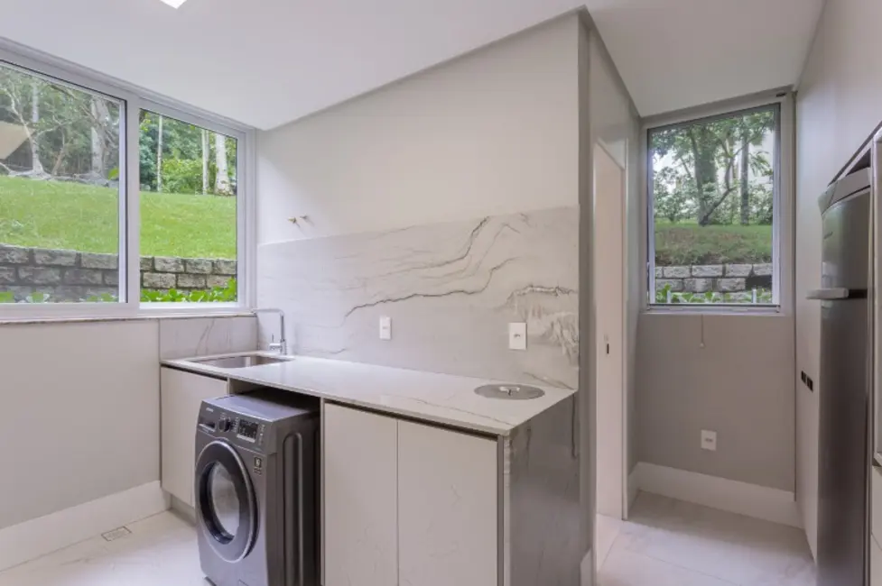 Casa de Condomínio com 4 quartos à venda, 520m2 em Praia do Estaleiro, Balneario Camboriu - SC - imagem 8 Foto 8 de Casa de Condomínio com 4 quartos à venda, 520m2 em Praia do Estaleiro, Balneario Camboriu - SC